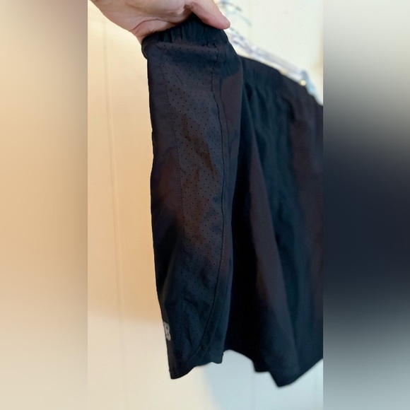 New Balance Women's Black Athletic Shorts, Size 2X - Picture 5 of 7